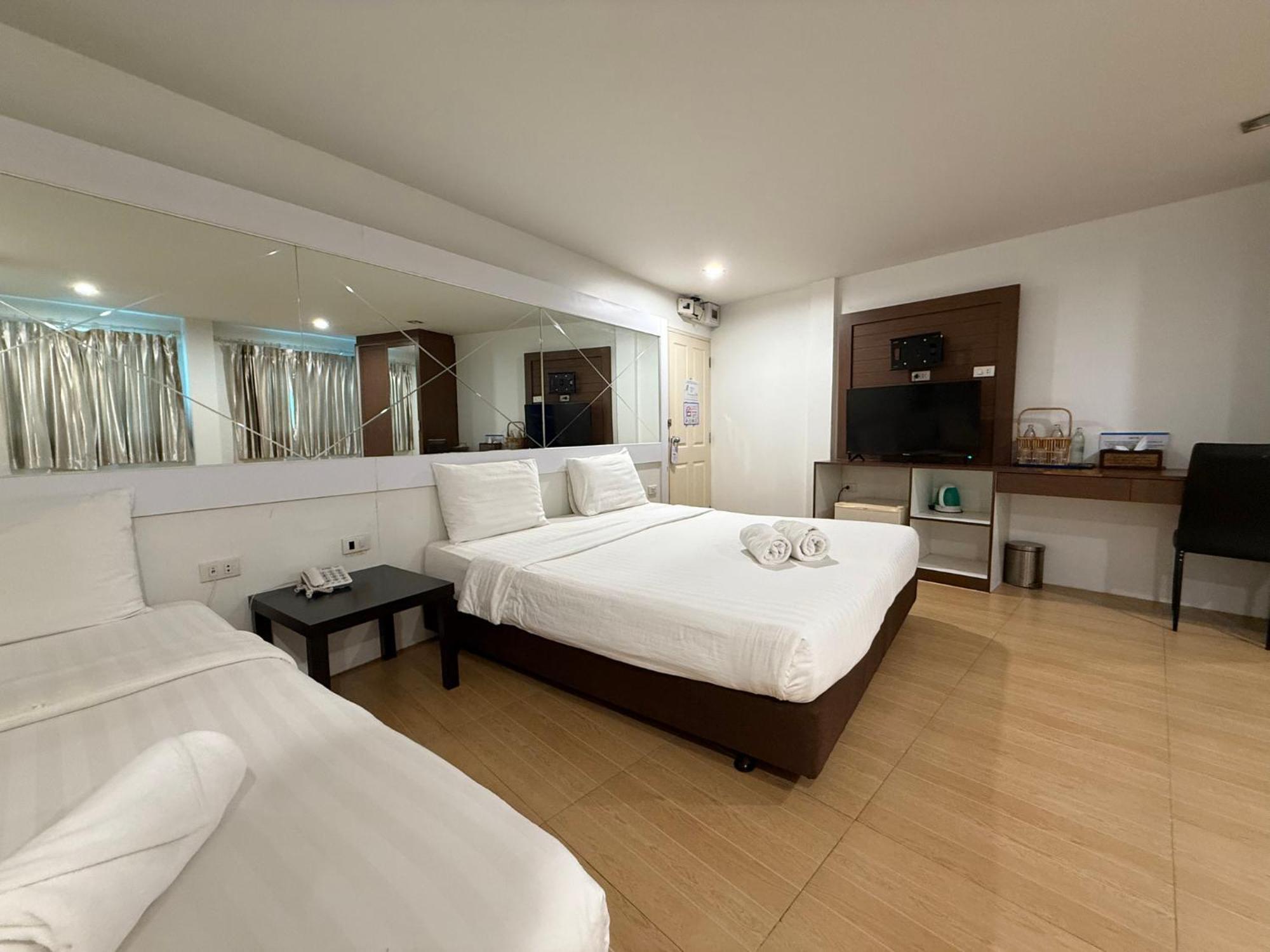 Bed By Cruise Hotel At Samakkhi-Tivanont Nonthaburi Exterior photo
